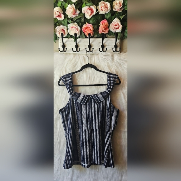 Ricki's Ultra Soft Reverse Peter Pan Collar Top - Picture 3 of 7